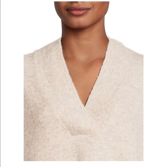 Women’s V-neck Oatmeal Sweater - Picture 4 of 8